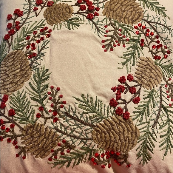 Pottery Barn 2 Tan XL Down Filled Pillows W Christmas Wreath Embroidery Beaded - Picture 16 of 16